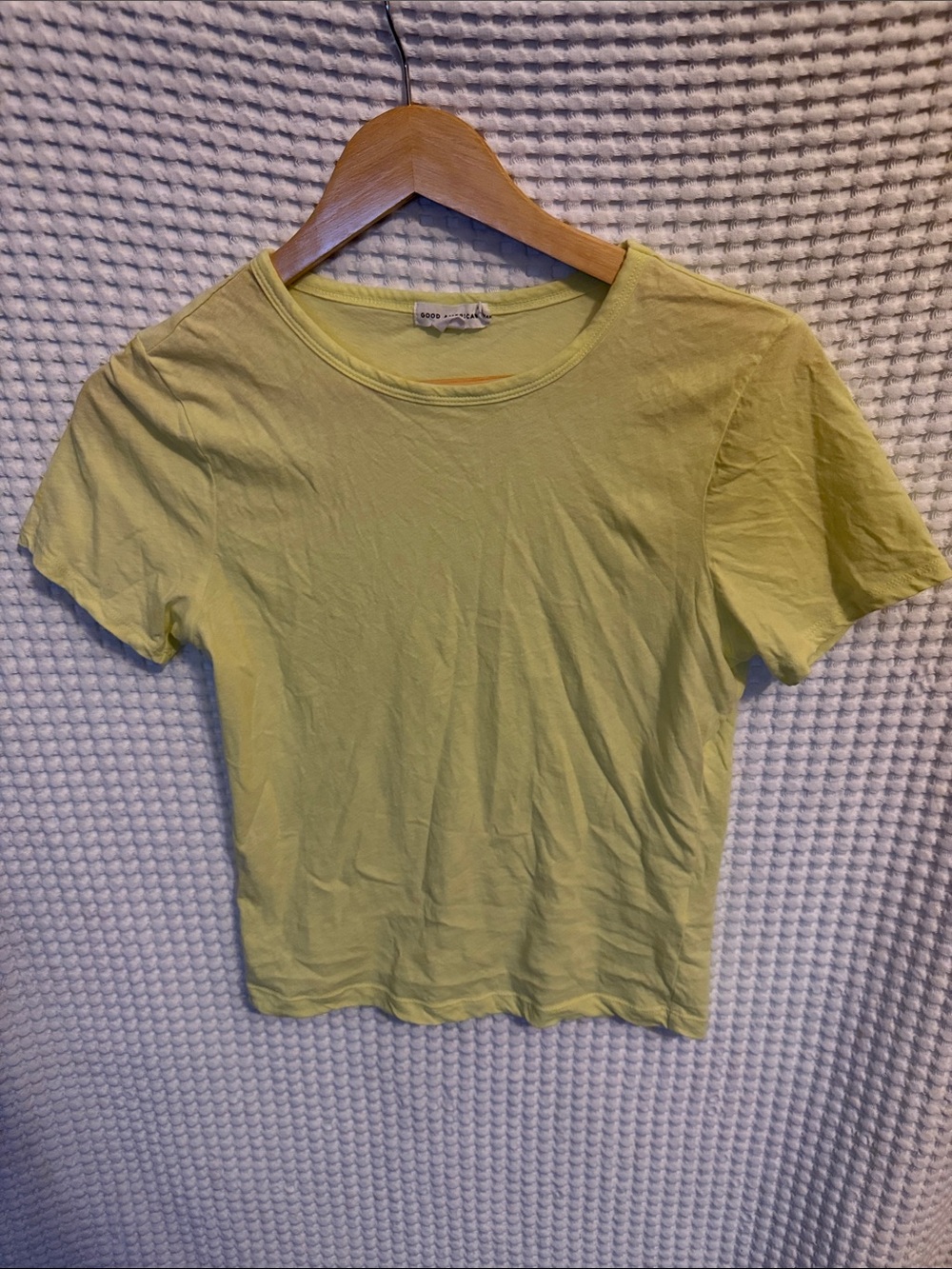 Good American Short Sleeve Crewneck Tee in Lime